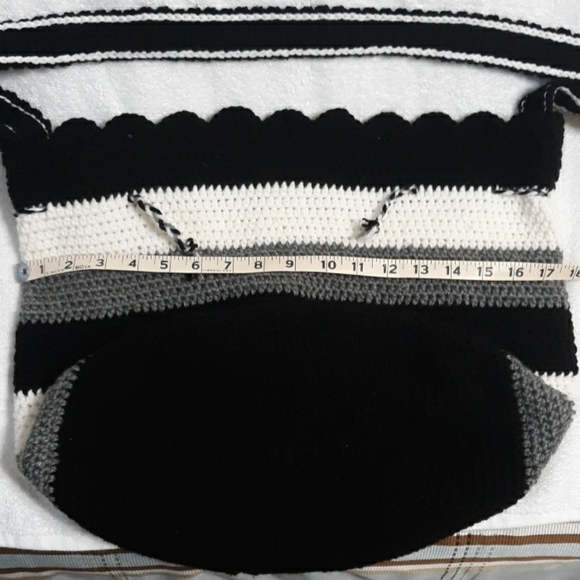 Handmade Crochet drawstring bag - Picture 8 of 11